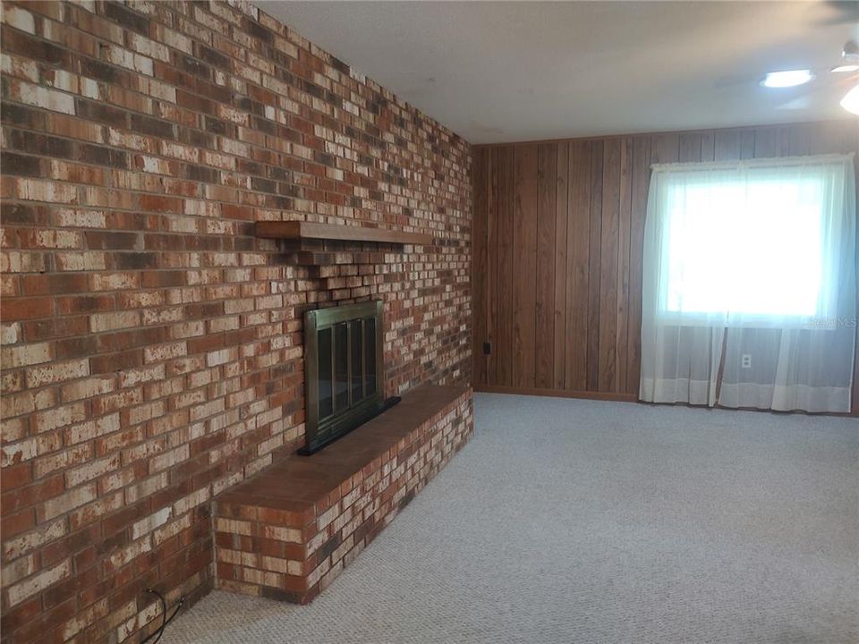 For Sale: $185,000 (2 beds, 1 baths, 1064 Square Feet)