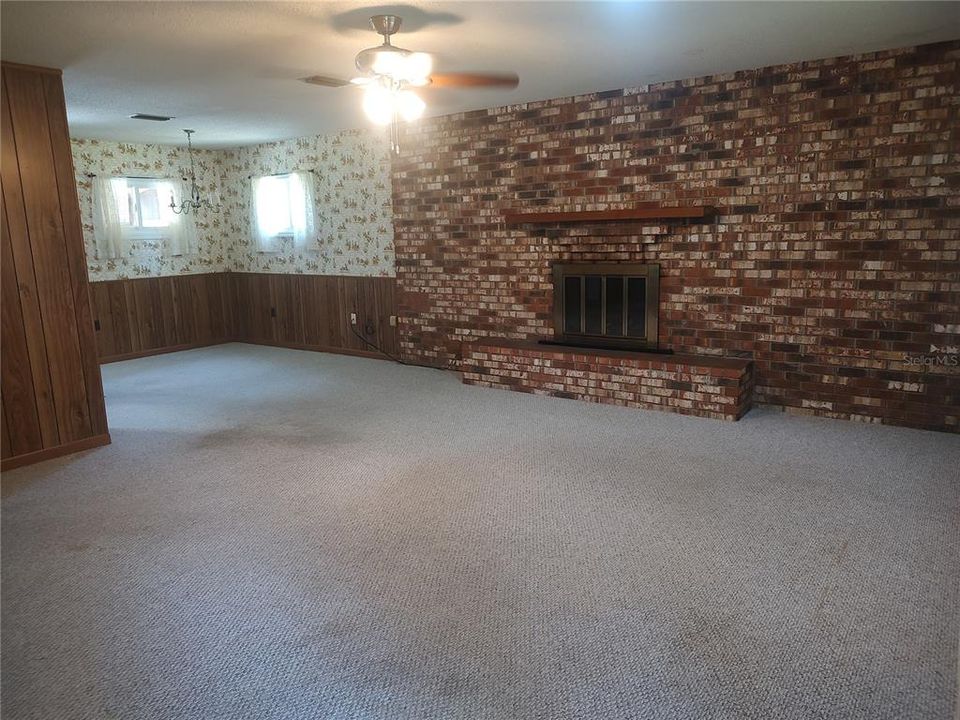 For Sale: $185,000 (2 beds, 1 baths, 1064 Square Feet)