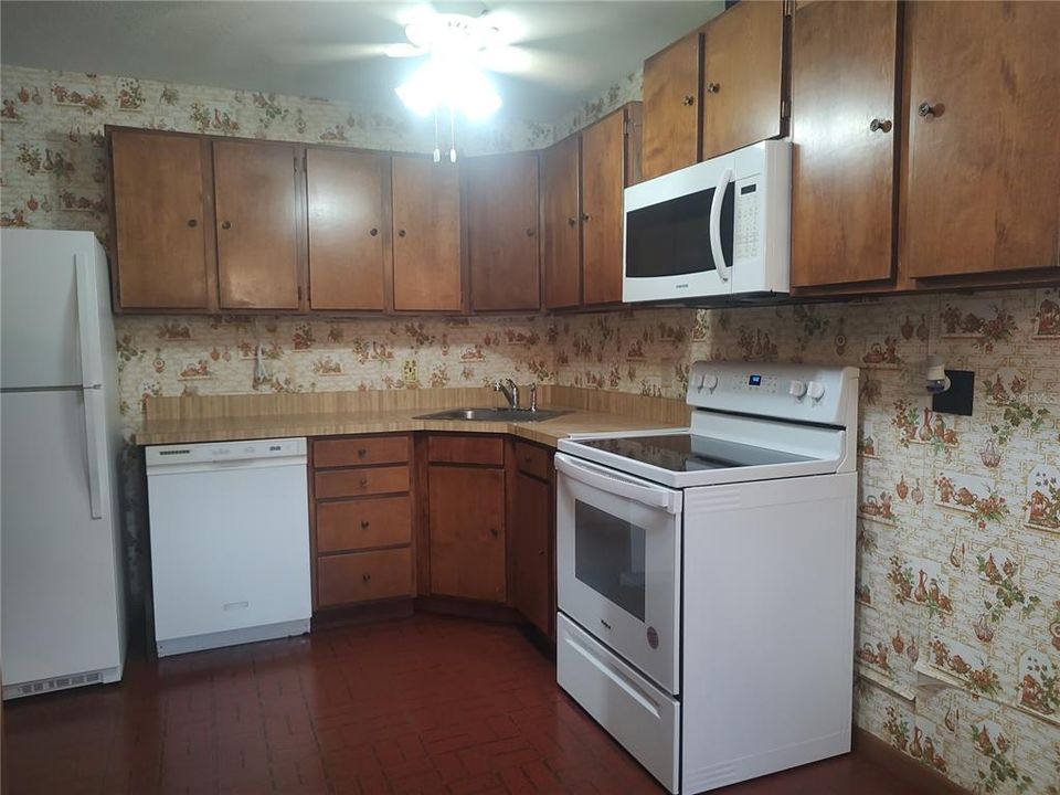 For Sale: $185,000 (2 beds, 1 baths, 1064 Square Feet)