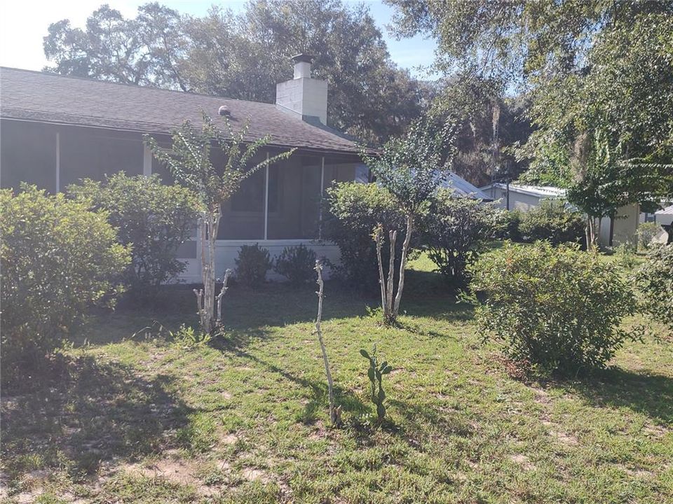 For Sale: $185,000 (2 beds, 1 baths, 1064 Square Feet)