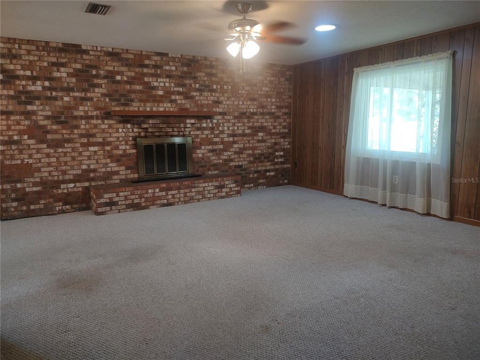 For Sale: $185,000 (2 beds, 1 baths, 1064 Square Feet)