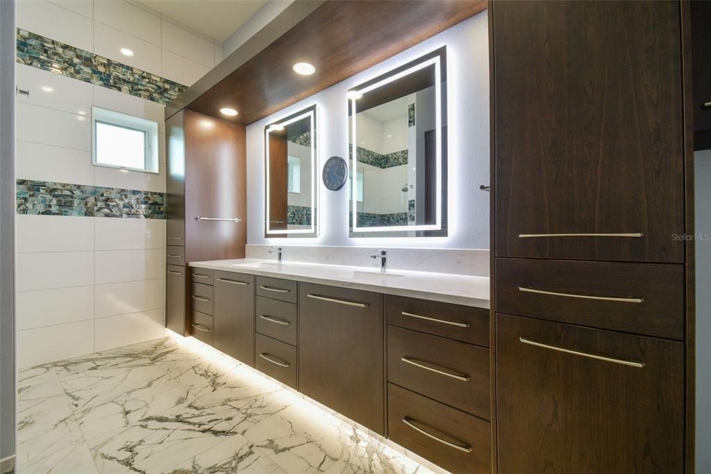 En Venta: $1,650,000 (3 camas, 3 baños, 3690 Pies cuadrados)