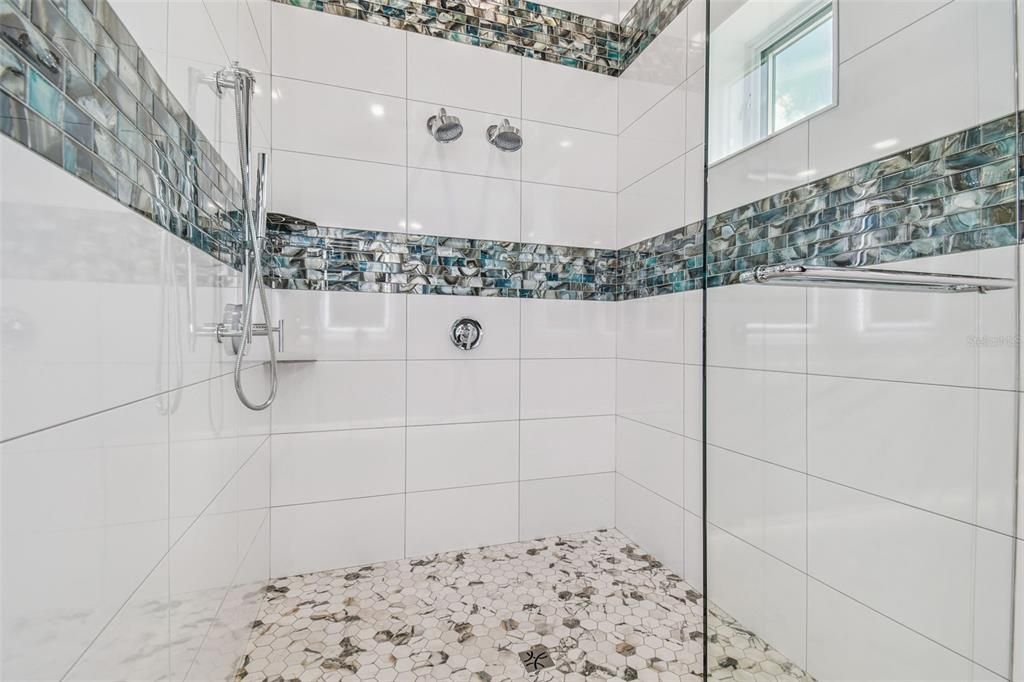 En Venta: $1,650,000 (3 camas, 3 baños, 3690 Pies cuadrados)