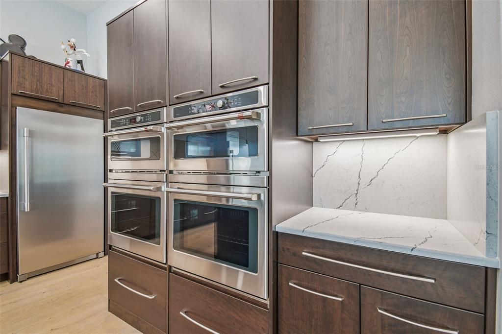 En Venta: $1,650,000 (3 camas, 3 baños, 3690 Pies cuadrados)