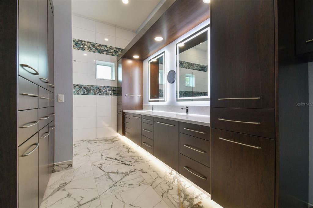 En Venta: $1,650,000 (3 camas, 3 baños, 3690 Pies cuadrados)