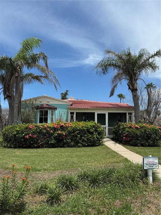 Recently Sold: $300,000 (2 beds, 1 baths, 980 Square Feet)