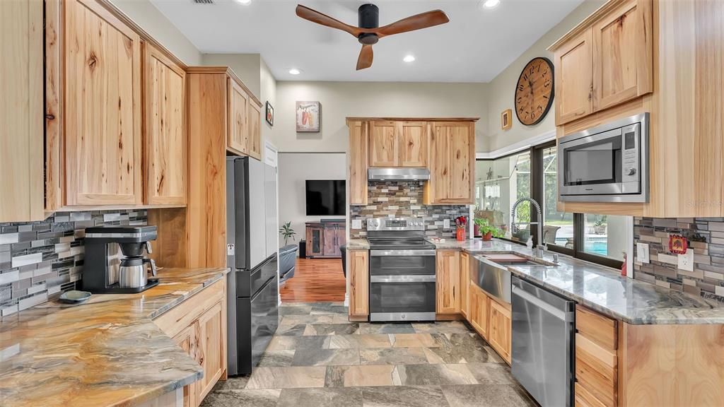 For Sale: $699,000 (3 beds, 2 baths, 2288 Square Feet)