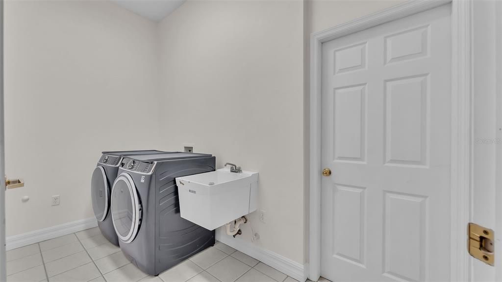 For Sale: $699,000 (3 beds, 2 baths, 2288 Square Feet)