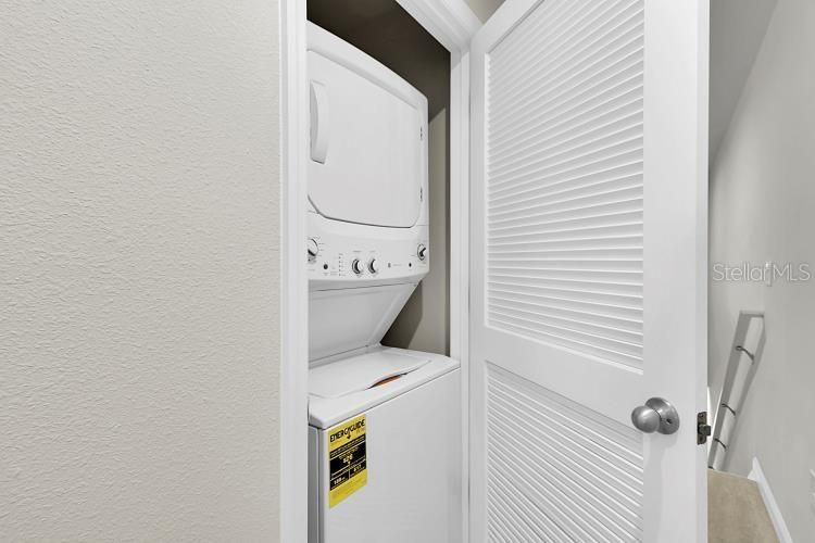 合同活跃: $240,000 (3 贝兹, 2 浴室, 1440 平方英尺)