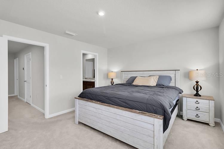 合同活跃: $240,000 (3 贝兹, 2 浴室, 1440 平方英尺)