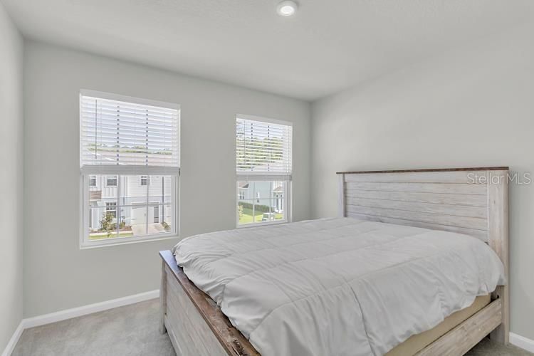 合同活跃: $240,000 (3 贝兹, 2 浴室, 1440 平方英尺)