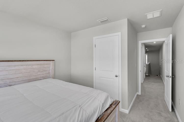 合同活跃: $240,000 (3 贝兹, 2 浴室, 1440 平方英尺)