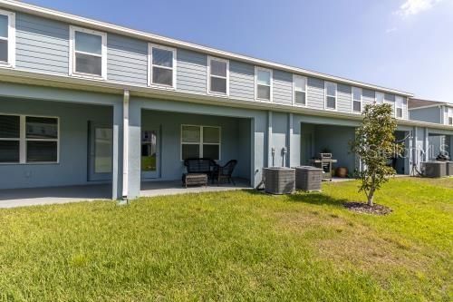 合同活跃: $240,000 (3 贝兹, 2 浴室, 1440 平方英尺)