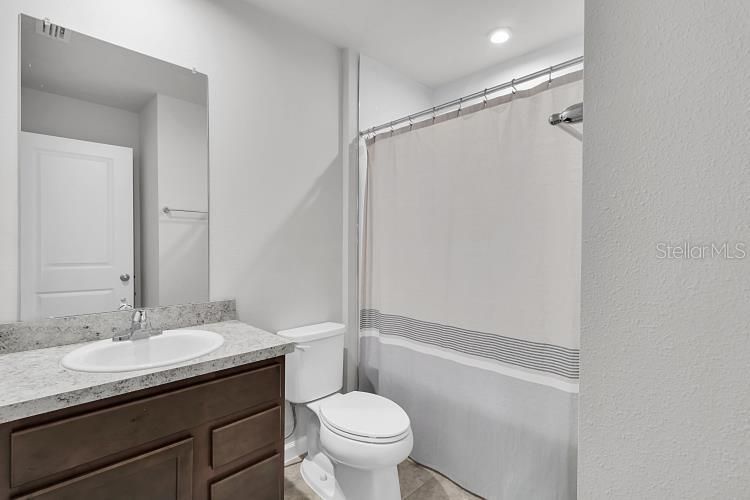 合同活跃: $240,000 (3 贝兹, 2 浴室, 1440 平方英尺)