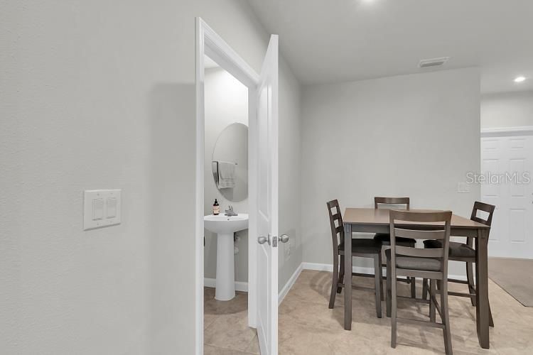 合同活跃: $240,000 (3 贝兹, 2 浴室, 1440 平方英尺)