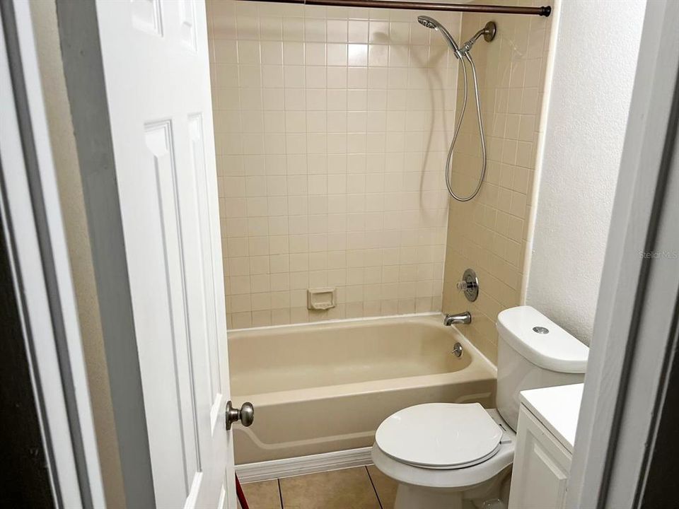 For Sale: $175,000 (2 beds, 2 baths, 905 Square Feet)