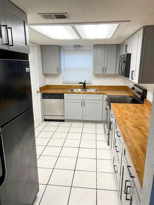 For Sale: $175,000 (2 beds, 2 baths, 905 Square Feet)