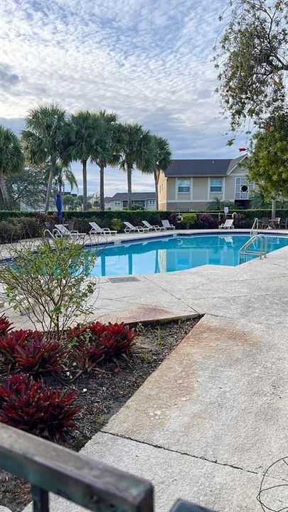 For Sale: $175,000 (2 beds, 2 baths, 905 Square Feet)