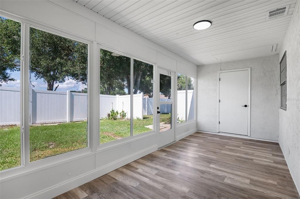 Под контрактом: $195,000 (2 спален, 2 ванн, 1122 Квадратных фут)