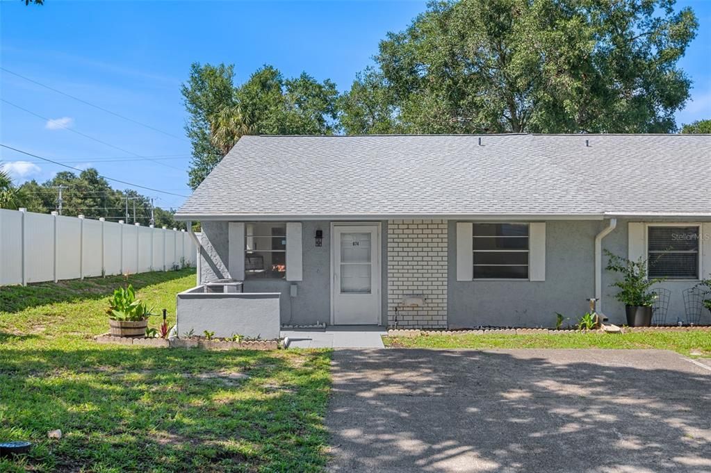 Под контрактом: $195,000 (2 спален, 2 ванн, 1122 Квадратных фут)