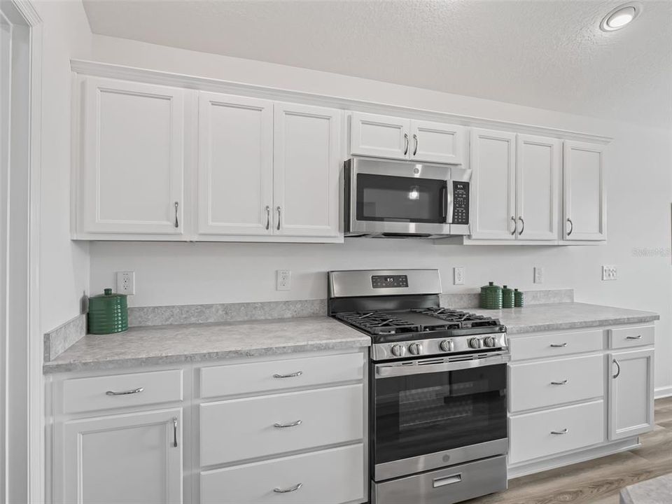 For Sale: $349,900 (3 beds, 2 baths, 1479 Square Feet)