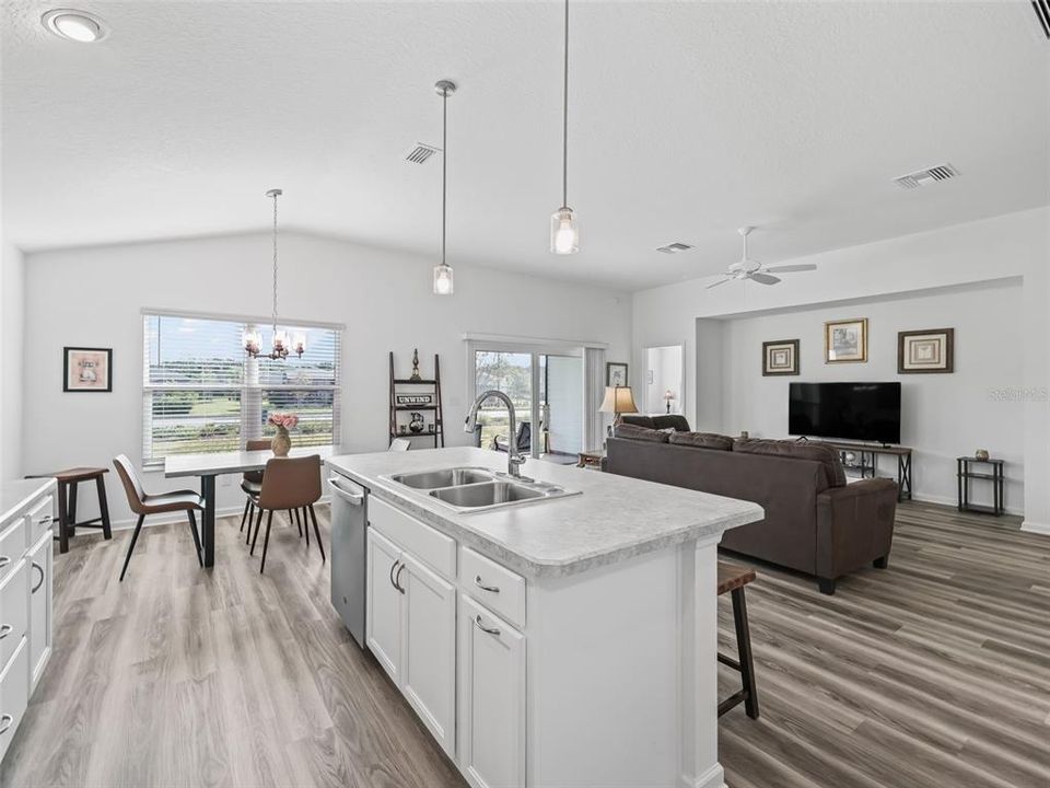 For Sale: $349,900 (3 beds, 2 baths, 1479 Square Feet)