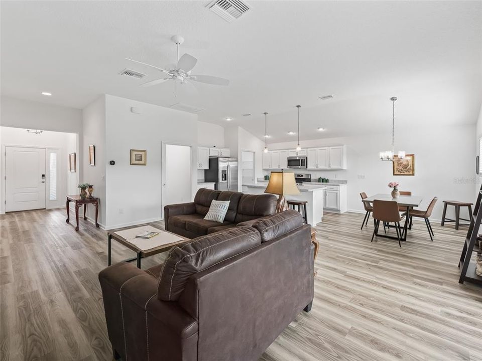 For Sale: $349,900 (3 beds, 2 baths, 1479 Square Feet)