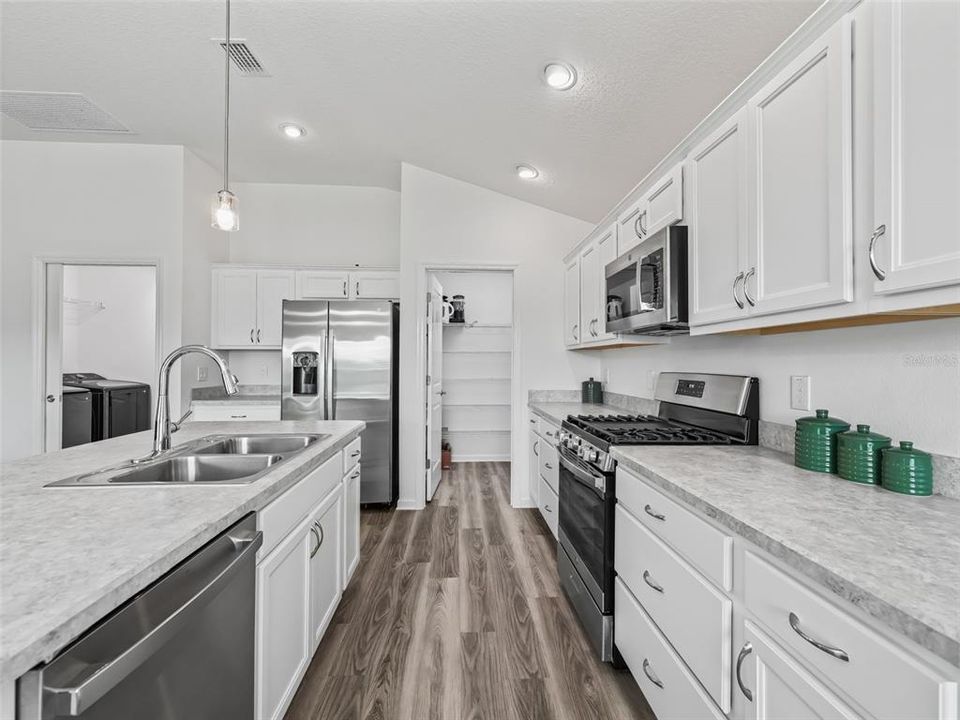 For Sale: $349,900 (3 beds, 2 baths, 1479 Square Feet)