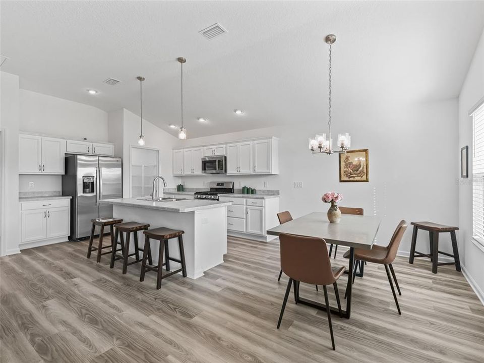 For Sale: $349,900 (3 beds, 2 baths, 1479 Square Feet)