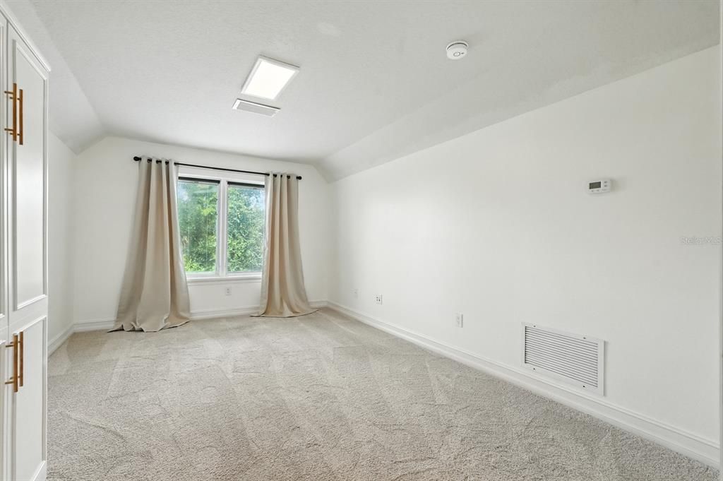 Под контрактом: $674,900 (4 спален, 4 ванн, 3824 Квадратных фут)