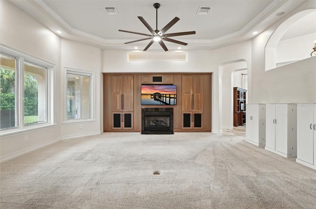 Под контрактом: $674,900 (4 спален, 4 ванн, 3824 Квадратных фут)