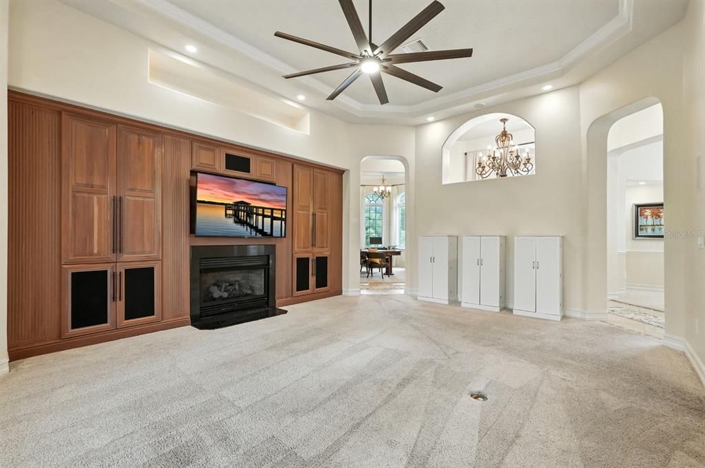 Под контрактом: $674,900 (4 спален, 4 ванн, 3824 Квадратных фут)