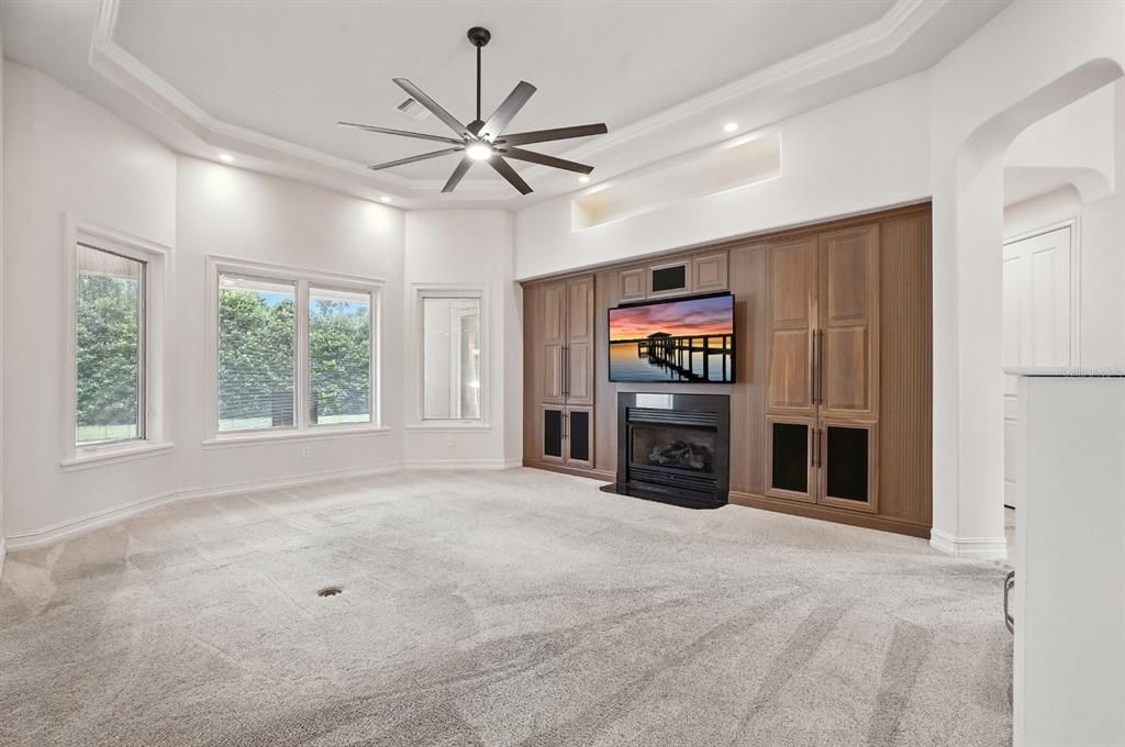 Под контрактом: $674,900 (4 спален, 4 ванн, 3824 Квадратных фут)