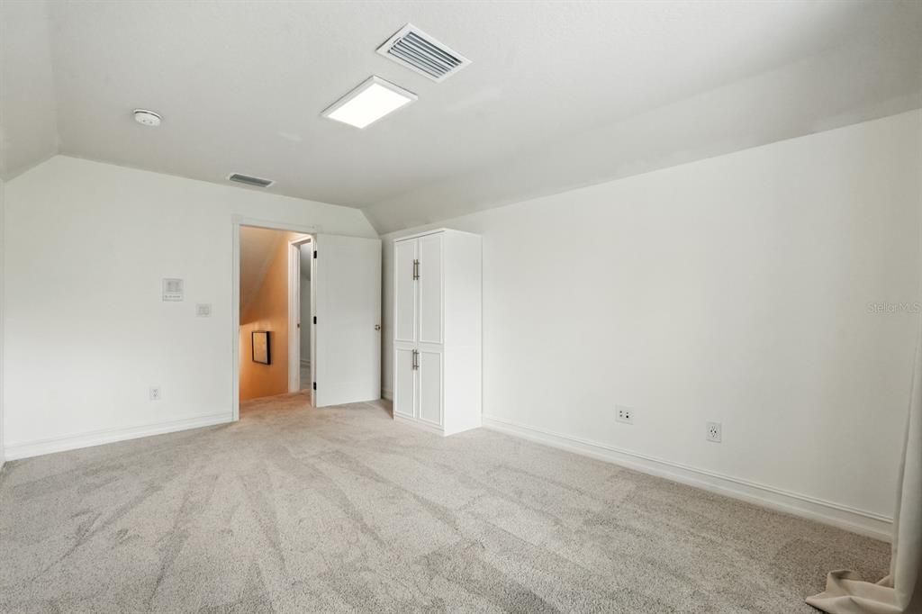 Под контрактом: $674,900 (4 спален, 4 ванн, 3824 Квадратных фут)