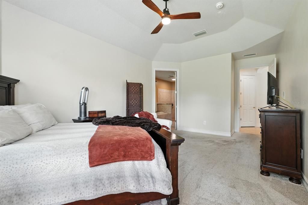 Под контрактом: $674,900 (4 спален, 4 ванн, 3824 Квадратных фут)