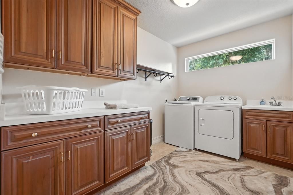 Под контрактом: $674,900 (4 спален, 4 ванн, 3824 Квадратных фут)