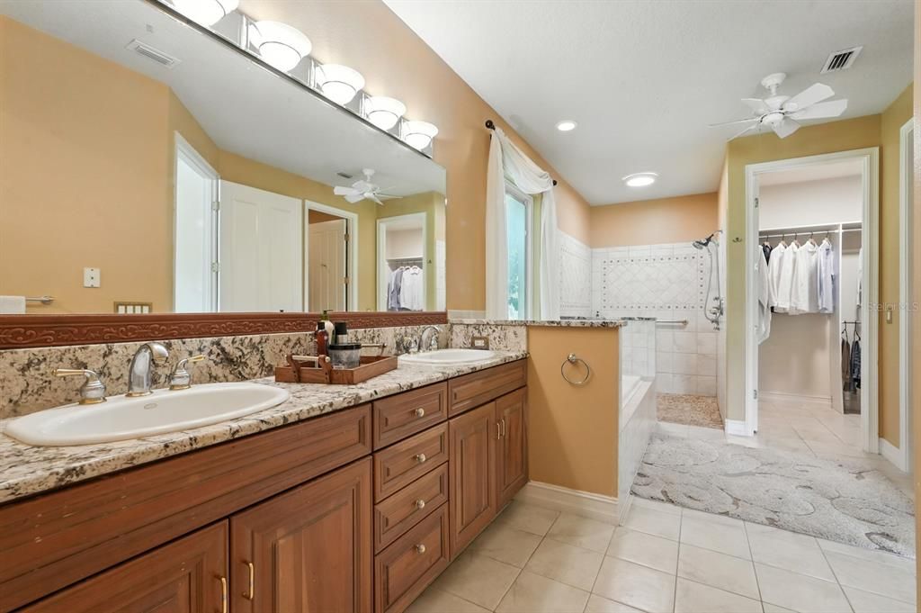 Под контрактом: $674,900 (4 спален, 4 ванн, 3824 Квадратных фут)