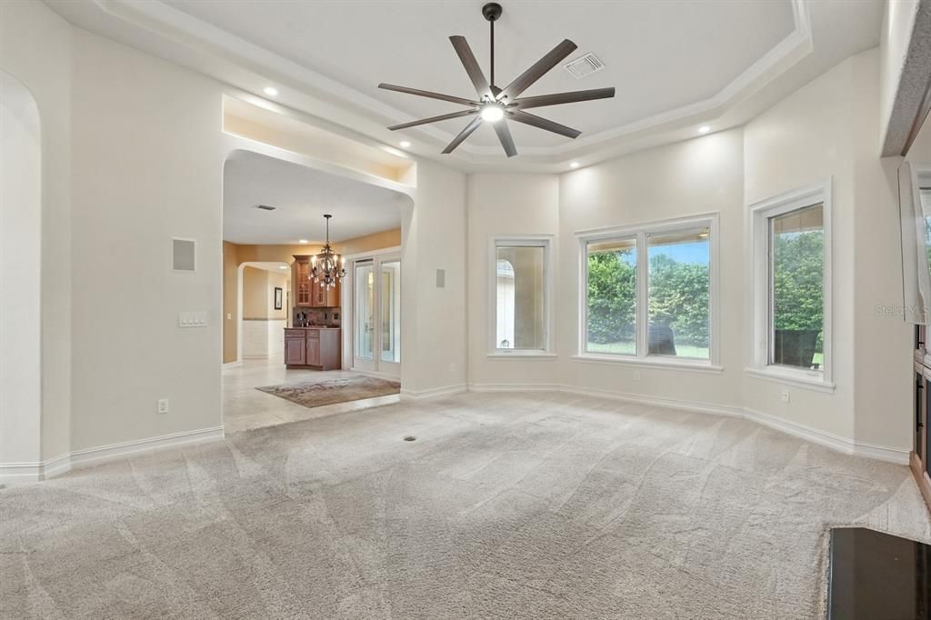 Под контрактом: $674,900 (4 спален, 4 ванн, 3824 Квадратных фут)