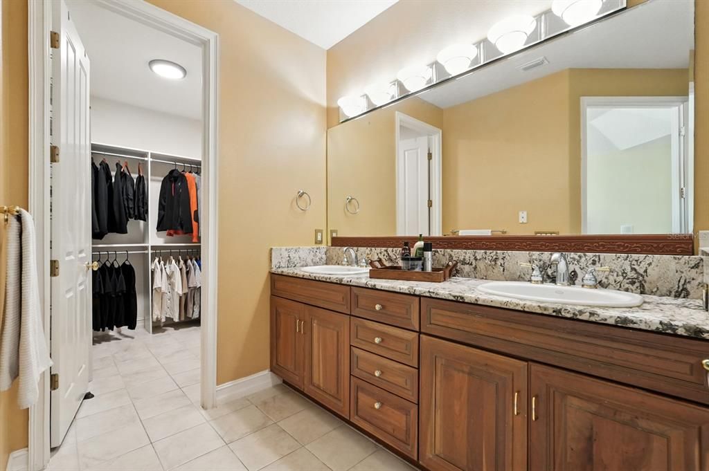 Под контрактом: $674,900 (4 спален, 4 ванн, 3824 Квадратных фут)