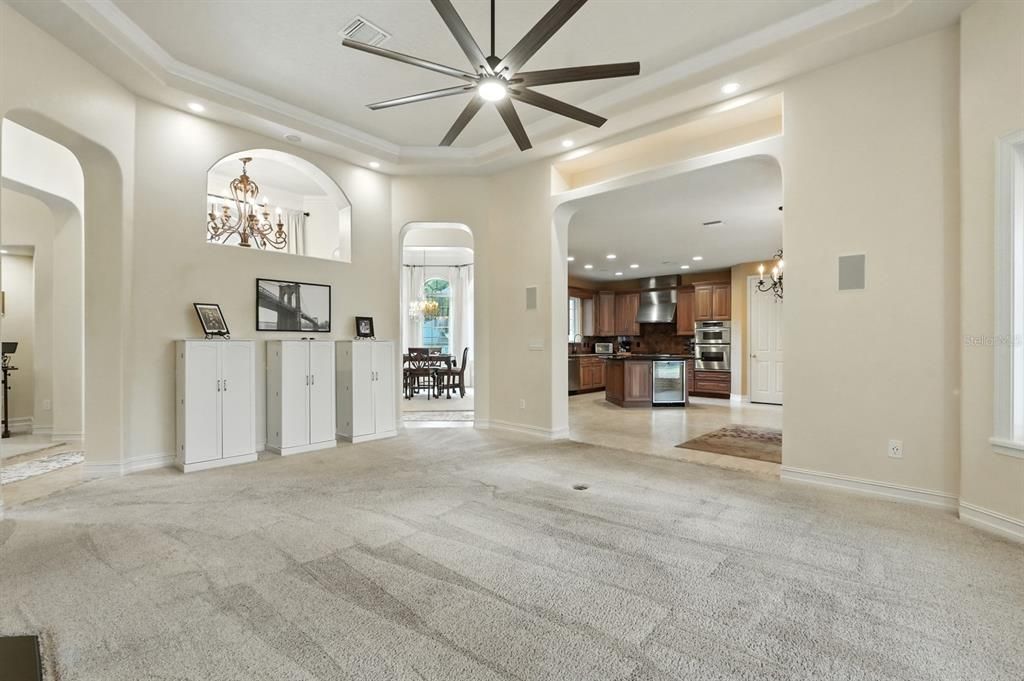 Под контрактом: $674,900 (4 спален, 4 ванн, 3824 Квадратных фут)