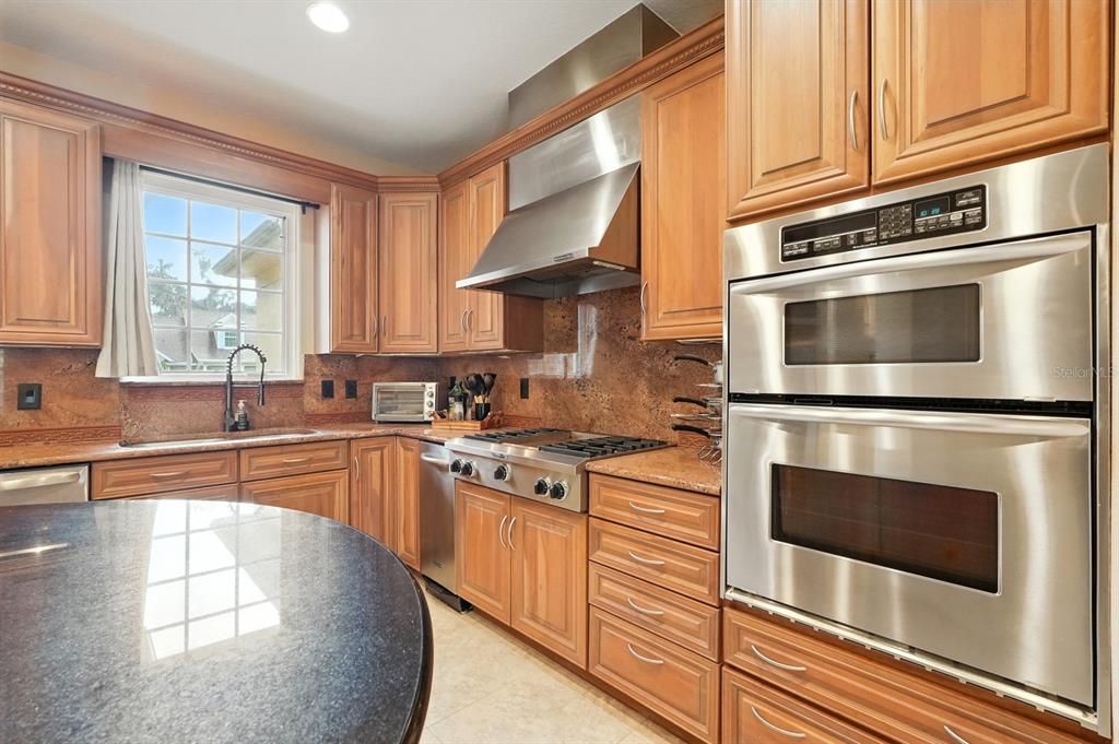 Под контрактом: $674,900 (4 спален, 4 ванн, 3824 Квадратных фут)