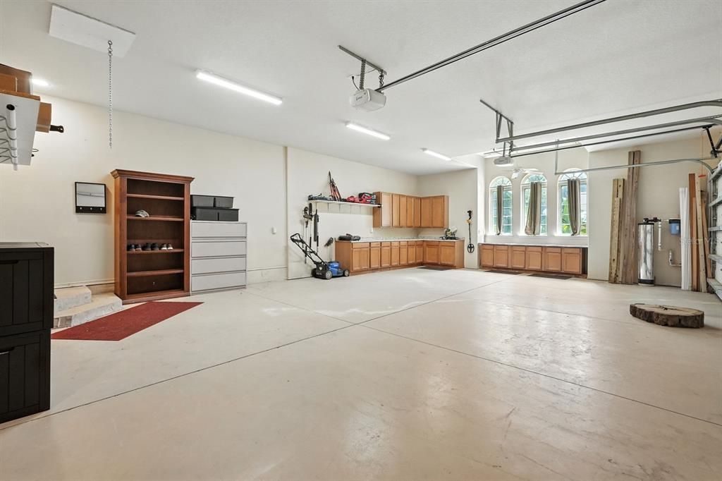 Под контрактом: $674,900 (4 спален, 4 ванн, 3824 Квадратных фут)