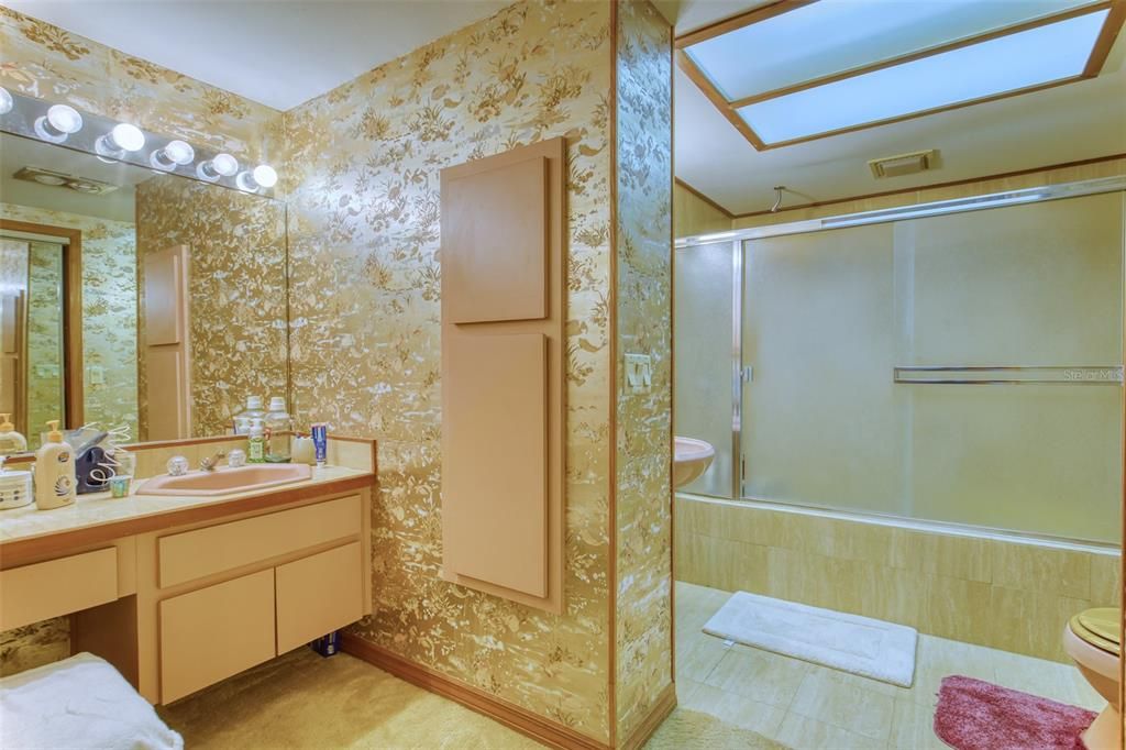 En Venta: $260,000 (2 camas, 2 baños, 2045 Pies cuadrados)