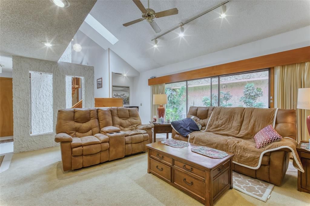 En Venta: $260,000 (2 camas, 2 baños, 2045 Pies cuadrados)