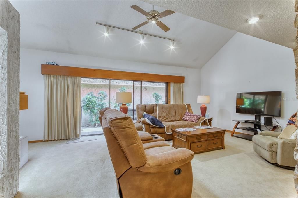 En Venta: $260,000 (2 camas, 2 baños, 2045 Pies cuadrados)