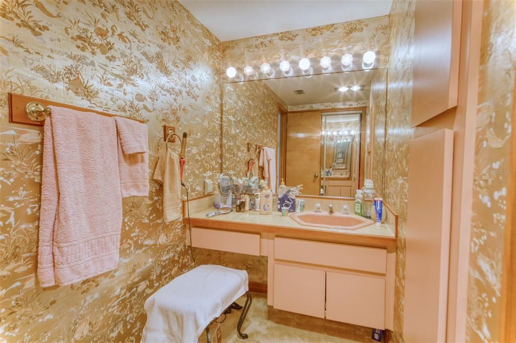 En Venta: $260,000 (2 camas, 2 baños, 2045 Pies cuadrados)