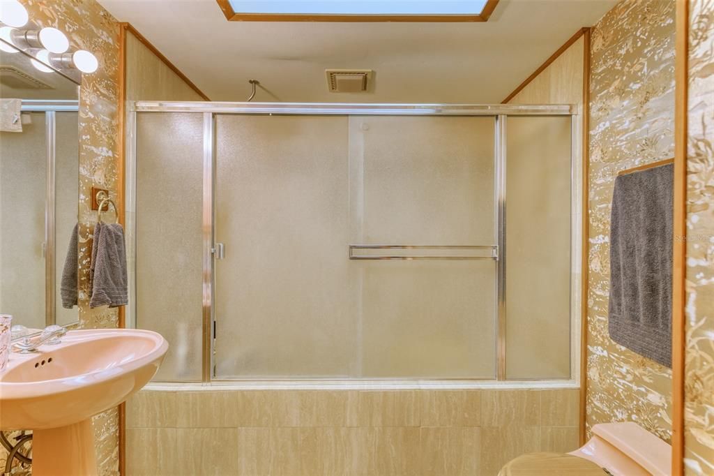 En Venta: $260,000 (2 camas, 2 baños, 2045 Pies cuadrados)