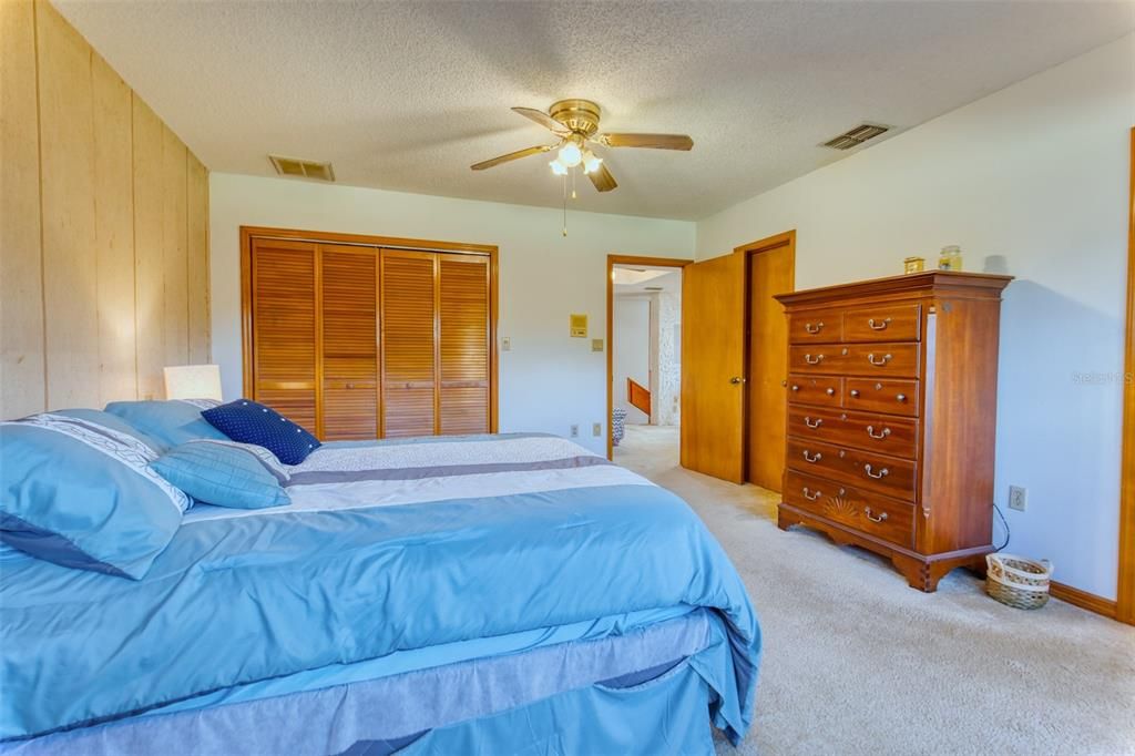 En Venta: $260,000 (2 camas, 2 baños, 2045 Pies cuadrados)