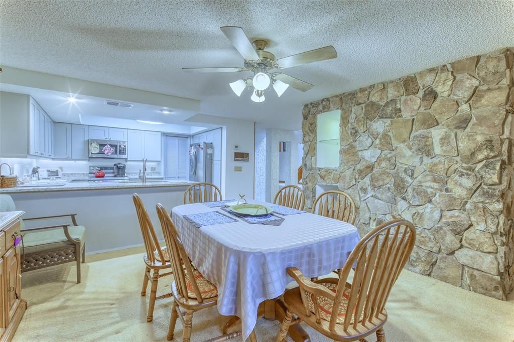 En Venta: $260,000 (2 camas, 2 baños, 2045 Pies cuadrados)