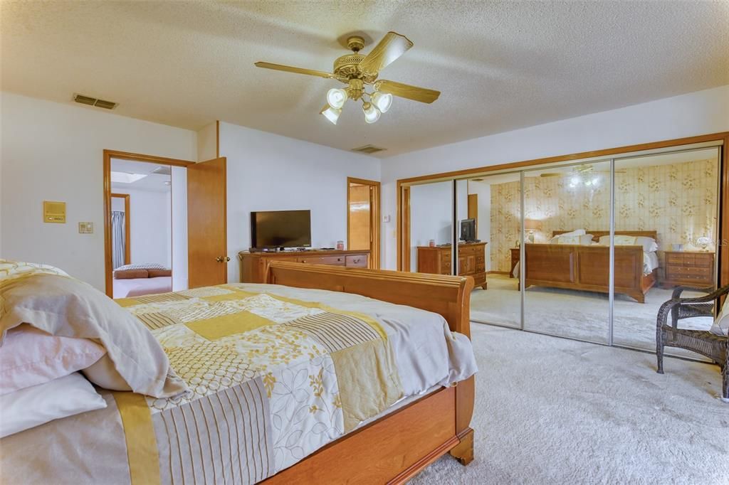 En Venta: $260,000 (2 camas, 2 baños, 2045 Pies cuadrados)